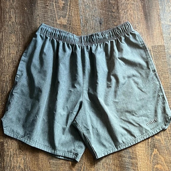 Men’s Mitre Shorts - Picture 1 of 4